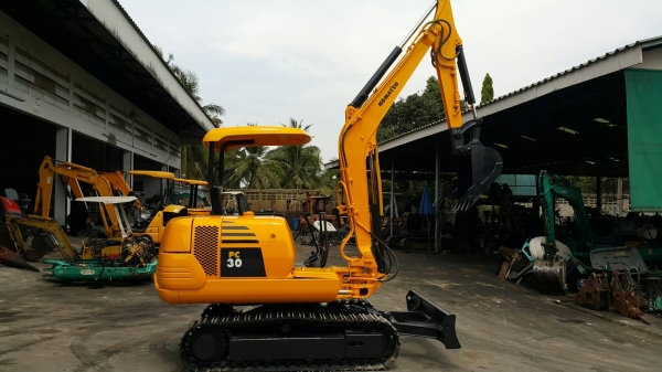 ขาย รถขุด KOMATSU รุ่น PC30-7- มือสองญี่ปุ่น แทรกเหล็ก สลัก บูท เอวแน่น 100\% คันนี้ มีไลน์กระแทก ระบบดี ทำงานไว เพิ่งเข้ามา สวยพร้อมใช้งาน มือถือ/LINE ID: 0818753444