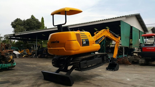 ขาย รถขุด KOMATSU รุ่น PC30-7- มือสองญี่ปุ่น แทรกเหล็ก สลัก บูท เอวแน่น 100\% คันนี้ มีไลน์กระแทก ระบบดี ทำงานไว เพิ่งเข้ามา สวยพร้อมใช้งาน มือถือ/LINE ID: 0818753444