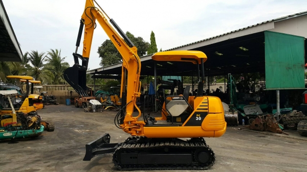 ขาย รถขุด KOMATSU รุ่น PC30-7- มือสองญี่ปุ่น แทรกเหล็ก สลัก บูท เอวแน่น 100\% คันนี้ มีไลน์กระแทก ระบบดี ทำงานไว เพิ่งเข้ามา สวยพร้อมใช้งาน มือถือ/LINE ID: 0818753444