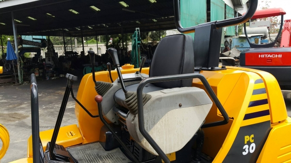 ขาย รถขุด KOMATSU รุ่น PC30-7- มือสองญี่ปุ่น แทรกเหล็ก สลัก บูท เอวแน่น 100\% คันนี้ มีไลน์กระแทก ระบบดี ทำงานไว เพิ่งเข้ามา สวยพร้อมใช้งาน มือถือ/LINE ID: 0818753444