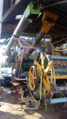 ขายรถเกี่ยวข้าวพร้อมรถลาก