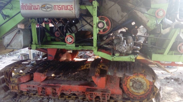 ขายรถเกี่ยวข้าวพร้อมรถลาก