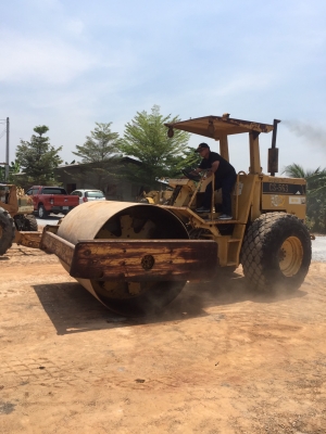 ขายถูกรถบดถนน CAT CS 563 พร้อมทะเบียน 091-9536635