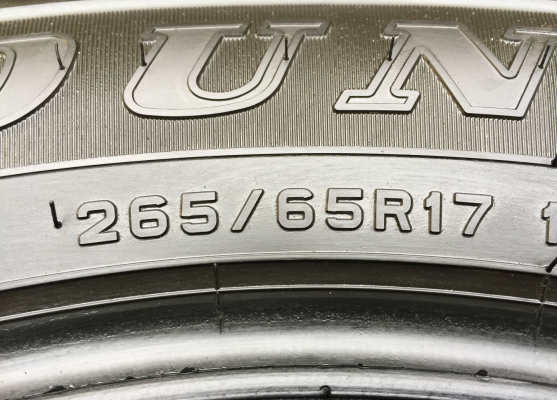 ยาง Dunlop 265 65 17 กลางปี15 ดอกเต็ม ใช้ยาว ราคาไม่แพง