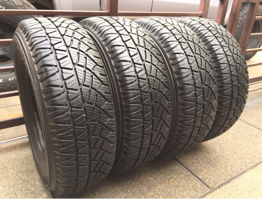 ยาง Michelin 225 70 15 กลางปี13 ดอกเต็ม ไม่มีปะ ใช้ยาว ราคาไม่แพง