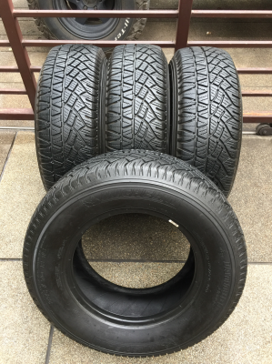 ยาง Michelin 225 70 15 กลางปี13 ดอกเต็ม ไม่มีปะ ใช้ยาว ราคาไม่แพง