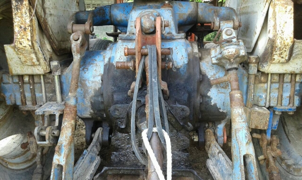 ขาย รถไถ FORD 77 พร้อมคีบสามารถเกษตรยนต์ และอุปกรณ์อีก 5 ชิ้น เอกสารใบซื้อขาย