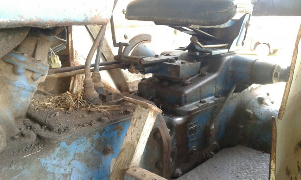 ขาย รถไถ FORD 77 พร้อมคีบสามารถเกษตรยนต์ และอุปกรณ์อีก 5 ชิ้น เอกสารใบซื้อขาย