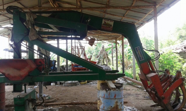 ขาย รถไถ FORD 77 พร้อมคีบสามารถเกษตรยนต์ และอุปกรณ์อีก 5 ชิ้น เอกสารใบซื้อขาย