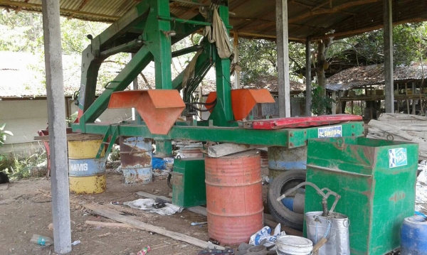 ขาย รถไถ FORD 77 พร้อมคีบสามารถเกษตรยนต์ และอุปกรณ์อีก 5 ชิ้น เอกสารใบซื้อขาย