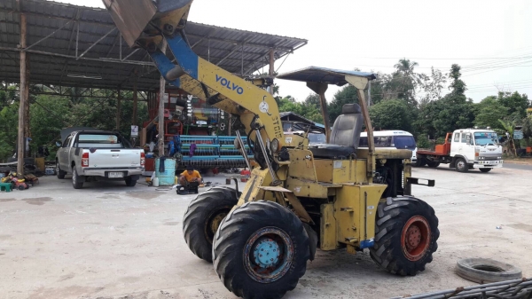 ขาย 145.000บาท รถตักล้อยาง เอวอ่อน TcM-15. ตัก1.5คิว ขับ4WD ขาย 145.000บาท รถตักล้อยาง เอวอ่อน TcM-15. ตัก1.5คิว ขับ4WD