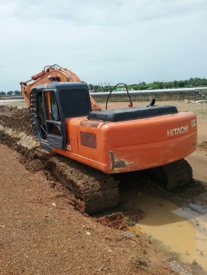 ขาย 935,000 HITACHI zx 200-1 ไฟฟ้าครบ เครื่องดี ปั้มแรง เอวขยับนิดๆ ช่วงล่างเต็ม อินวอยท์ รถอยู่ กบินบุรี 090-772-3710 090-772-3708