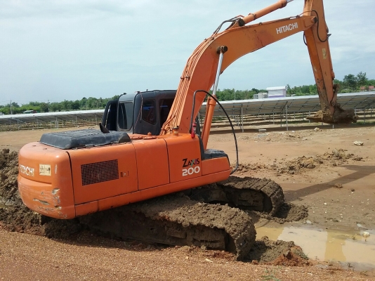 ขาย 935,000 HITACHI zx 200-1 ไฟฟ้าครบ เครื่องดี ปั้มแรง เอวขยับนิดๆ ช่วงล่างเต็ม อินวอยท์ รถอยู่ กบินบุรี 090-772-3710 090-772-3708