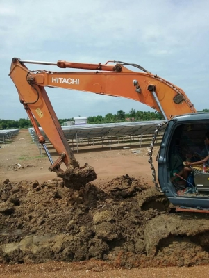 ขาย 935,000 HITACHI zx 200-1 ไฟฟ้าครบ เครื่องดี ปั้มแรง เอวขยับนิดๆ ช่วงล่างเต็ม อินวอยท์ รถอยู่ กบินบุรี 090-772-3710 090-772-3708