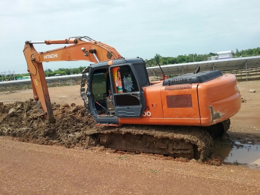 ขาย 935,000 HITACHI zx 200-1 ไฟฟ้าครบ เครื่องดี ปั้มแรง เอวขยับนิดๆ ช่วงล่างเต็ม อินวอยท์ รถอยู่ กบินบุรี 090-772-3710 090-772-3708