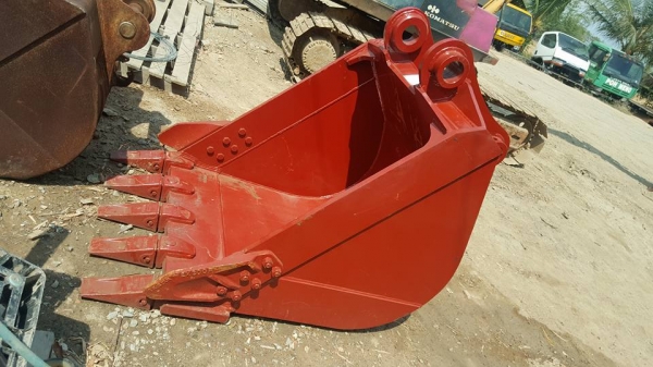 สินค้าใหม่ ประกอบนอกBUCKET บุ๊งกี๋สำหรับรถขุดไซค์ 200 ,220 สลัก 80 มิล/ แบบมีปีกข้าง เสริมบ่าบุ๊งกี๋/ 5 ฟัน /ปากกว้าง:39 นิ้ว / ราคา39,000 บาท สนใจรีบติดต่อ 0819337688
