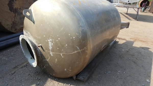 ถังกรองน้ำสแตนเลสขนาด 2000 ลิตรหนามากๆ ถังกรองน้ำสแตนเลสขนาด 2000 ลิตรหนามากๆ