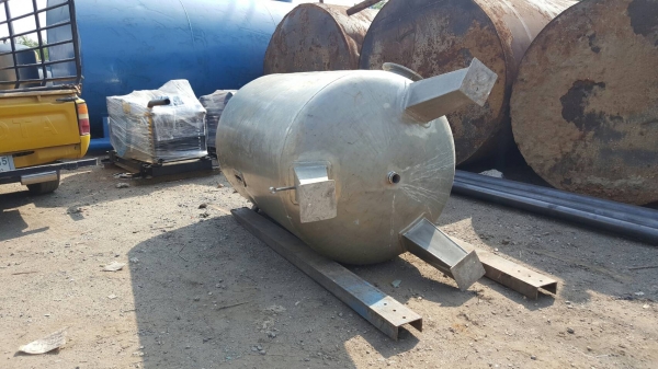 ถังกรองน้ำสแตนเลสขนาด 2000 ลิตรหนามากๆ ถังกรองน้ำสแตนเลสขนาด 2000 ลิตรหนามากๆ