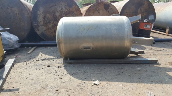 ถังกรองน้ำสแตนเลสขนาด 2000 ลิตรหนามากๆ ถังกรองน้ำสแตนเลสขนาด 2000 ลิตรหนามากๆ