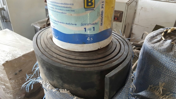 แผ่นยางบังโคลนรถสิบล้อ ใหม่ๆเต็มม้วน