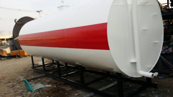 ถังน้ำมันสวยๆจากร้านวินิตรครับ ใบนี้ 18000 ลิตร ทำสีใหม่ แจ่มสุดๆ สีมงคล เฮง เฮงครับ