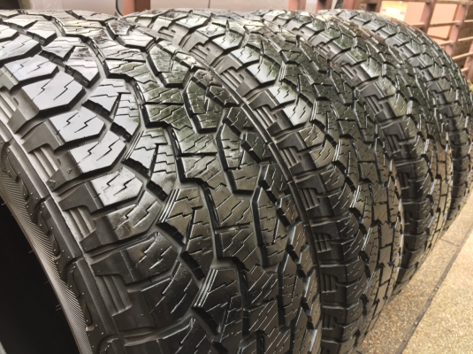ยาง All Hankook 265 60 18 ปลายปี13 ดอกเต็ม ไม่มีปะ ใช้ยาว ราคาไม่แพง