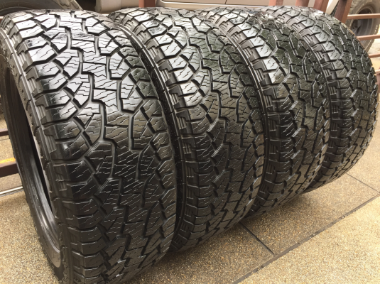 ยาง All Hankook 265 60 18 ปลายปี13 ดอกเต็ม ไม่มีปะ ใช้ยาว ราคาไม่แพง