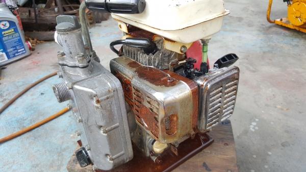 ปั้มน้ำ 2.2 แรง 4 จังหวะ เข้าออก 1 x 1 นิ้ว พร้อมใช้ ราคา 3500 บาท