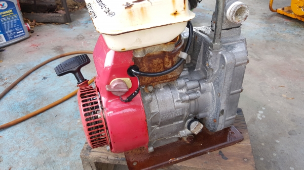 ปั้มน้ำ 2.2 แรง 4 จังหวะ เข้าออก 1 x 1 นิ้ว พร้อมใช้ ราคา 3500 บาท