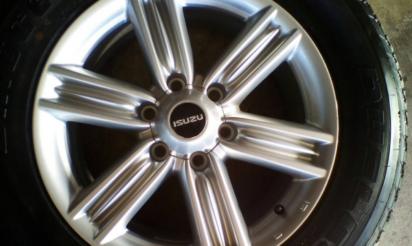 ล้อแม็ก Isuzu 1.9 ขอบ18 พร้อมยาง