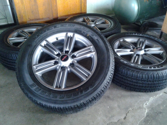 ล้อแม็ก Isuzuบลูเพาเวอร์ ขอบ18 เอ็กชีรี่สีรมดำพร้อมยางป้ายแดง ชุดที่1