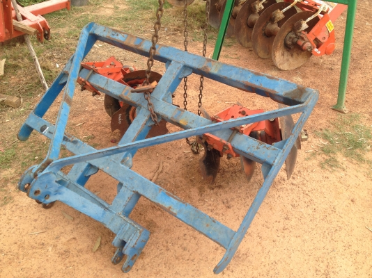 ขายผานพรวนร่องอ้อย ยกร่องมัน สภาพตามรูป ราคา 13500.-ใช้งานได้ปกติครับ ใส่ 36-47 แรงครับ