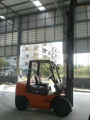 ขายรถยกโฟร์คลิฟท์ดีเซล 3 ตัน เสายกสูง 7 เมตร ขายรถยกโฟร์คลิฟท์ดีเซล 3 ตัน เสายกสูง 7 เมตร