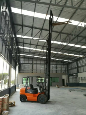 ขายรถยกโฟร์คลิฟท์ดีเซล 3 ตัน เสายกสูง 7 เมตร ขายรถยกโฟร์คลิฟท์ดีเซล 3 ตัน เสายกสูง 7 เมตร