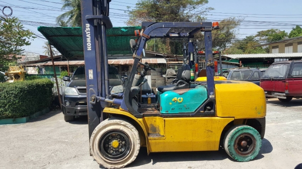 +++ ขายโฟล์คลิฟท์  KOMATSU FD40-7  ขนาด 4  ตัน  เครื่องยนต์ดีเซล  เสา 4.5  เมตร  งาสไลด์ซ้าย + ขวา  เกียร์ออโตเมติค  ยางตันครับ