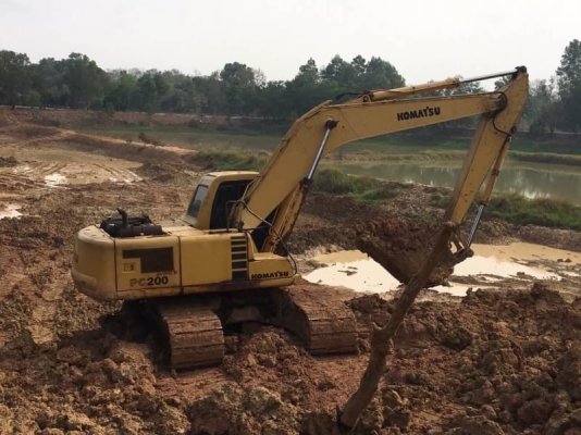 KOMATSU PC200-6 ราคา 950,000 บาท   ไฟฟ้าครบ แอร์เย็น สวย เครื่อง Komatsu ปั้มแรง พร้อมทำงาน โช่หนา เอวแน่ ช่วงลางเต็ม เอกสารเล่มทะเบียน  รถอยู่ จ.ร้อยเอ็ด โทร&amp;ไอดีไลน์ 0610710295
