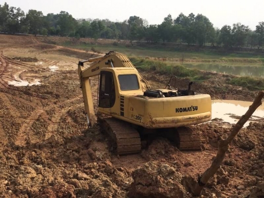 KOMATSU PC200-6 ราคา 950,000 บาท   ไฟฟ้าครบ แอร์เย็น สวย เครื่อง Komatsu ปั้มแรง พร้อมทำงาน โช่หนา เอวแน่ ช่วงลางเต็ม เอกสารเล่มทะเบียน  รถอยู่ จ.ร้อยเอ็ด โทร&amp;ไอดีไลน์ 0610710295
