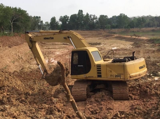 KOMATSU PC200-6 ราคา 950,000 บาท   ไฟฟ้าครบ แอร์เย็น สวย เครื่อง Komatsu ปั้มแรง พร้อมทำงาน โช่หนา เอวแน่ ช่วงลางเต็ม เอกสารเล่มทะเบียน  รถอยู่ จ.ร้อยเอ็ด โทร&amp;ไอดีไลน์ 0610710295