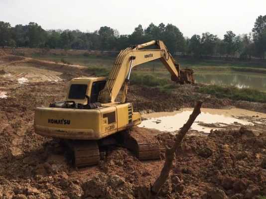 KOMATSU PC200-6 ราคา 950,000 บาท   ไฟฟ้าครบ แอร์เย็น สวย เครื่อง Komatsu ปั้มแรง พร้อมทำงาน โช่หนา เอวแน่ ช่วงลางเต็ม เอกสารเล่มทะเบียน  รถอยู่ จ.ร้อยเอ็ด โทร&amp;ไอดีไลน์ 0610710295