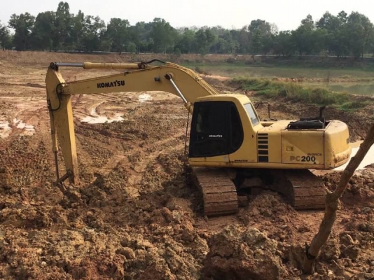KOMATSU PC200-6 ราคา 950,000 บาท   ไฟฟ้าครบ แอร์เย็น สวย เครื่อง Komatsu ปั้มแรง พร้อมทำงาน โช่หนา เอวแน่ ช่วงลางเต็ม เอกสารเล่มทะเบียน  รถอยู่ จ.ร้อยเอ็ด โทร&amp;ไอดีไลน์ 0610710295