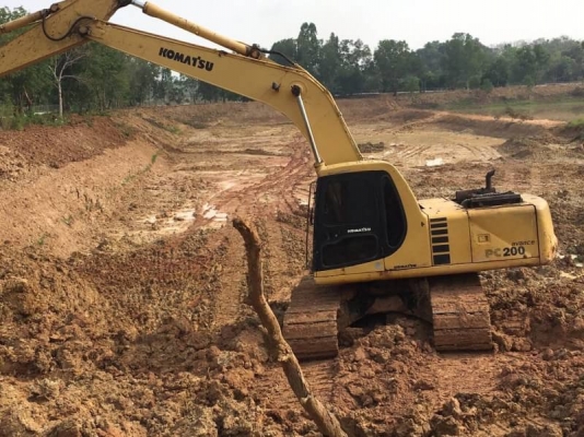 KOMATSU PC200-6 ราคา 950,000 บาท   ไฟฟ้าครบ แอร์เย็น สวย เครื่อง Komatsu ปั้มแรง พร้อมทำงาน โช่หนา เอวแน่ ช่วงลางเต็ม เอกสารเล่มทะเบียน  รถอยู่ จ.ร้อยเอ็ด โทร&amp;ไอดีไลน์ 0610710295