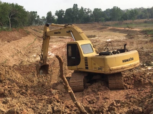 KOMATSU PC200-6 ราคา 950,000 บาท   ไฟฟ้าครบ แอร์เย็น สวย เครื่อง Komatsu ปั้มแรง พร้อมทำงาน โช่หนา เอวแน่ ช่วงลางเต็ม เอกสารเล่มทะเบียน  รถอยู่ จ.ร้อยเอ็ด โทร&amp;ไอดีไลน์ 0610710295