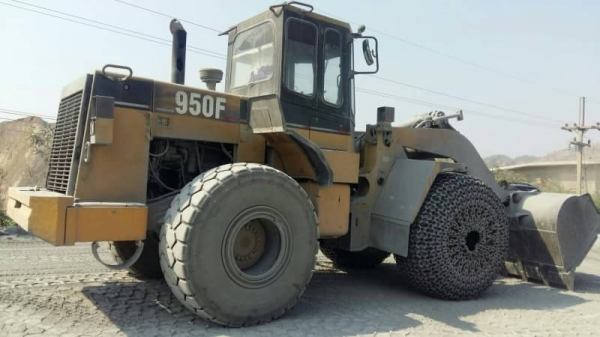 ขาย 1,190,000 CAT 950 F 2   เล่มทะเบียน เครื่องดี เกียร์แรง ยางพร้อมใช้ รถอยู่  สระบุรี 090-772-3710 090-772-3708