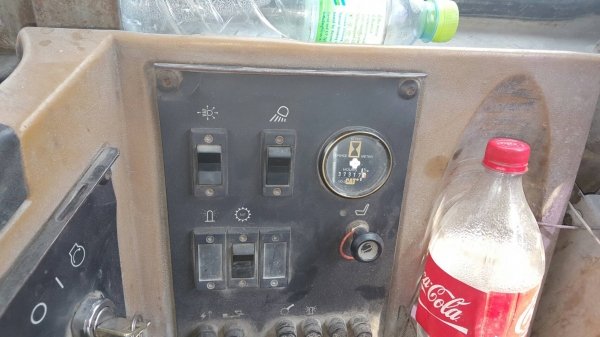 ขาย 1,190,000 CAT 950 F 2   เล่มทะเบียน เครื่องดี เกียร์แรง ยางพร้อมใช้ รถอยู่  สระบุรี 090-772-3710 090-772-3708