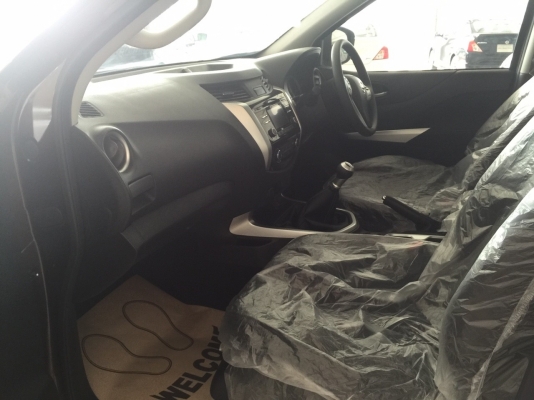 ขายNissan NP300 Navara double cab ทุกรุ่นฟรีดาวน์ของแถมจัดเต็ม 0800775773