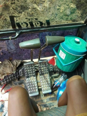 ขาย 935,000..HITACHI.ZX200-เอวมีขยับนิดเครื่องดีปั้มแรงไฟฟ้าครบ.เอกสารอินวอย   รถอยู่. กบินบุรี. โทร&amp;ไอดีไลน์ 0610710295