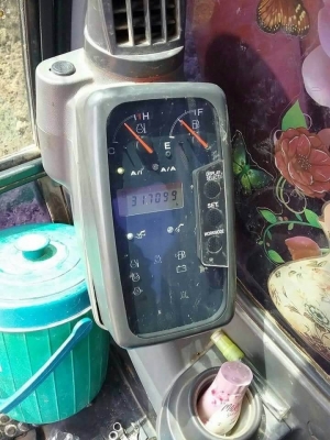 ขาย 935,000..HITACHI.ZX200-เอวมีขยับนิดเครื่องดีปั้มแรงไฟฟ้าครบ.เอกสารอินวอย   รถอยู่. กบินบุรี. โทร&amp;ไอดีไลน์ 0610710295