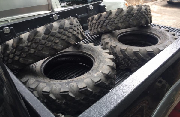 ยางตะขาบ KingCobra 32 ขอบ16 ผลิตปี15 ขายถูกๆ4เส้น 7900