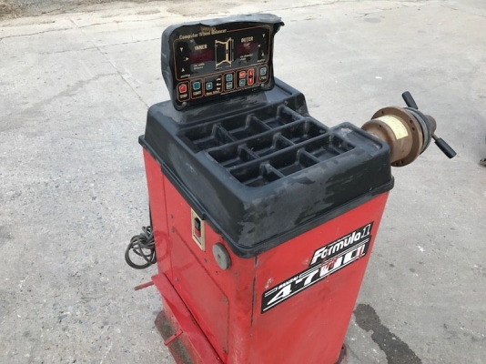 เครื่องตั้งศูนย์ถ่วงล้อ ยี่ห้อ BANZAI