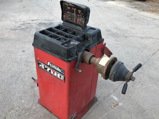 เครื่องตั้งศูนย์ถ่วงล้อ ยี่ห้อ BANZAI